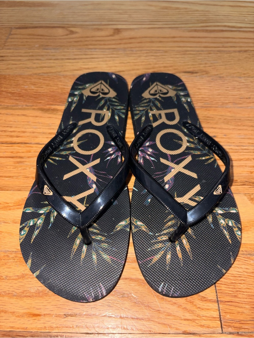 Roxy Black Tropical Print Flip Flops Women’s